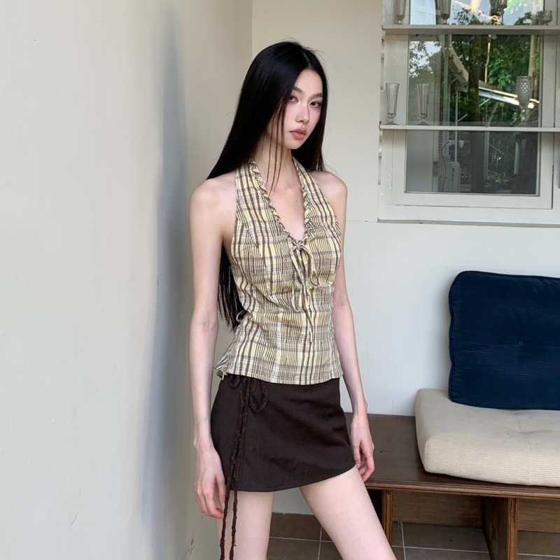 plaid-v-neck-halter-cami-with-back-straps-women-slim-fit-open-back-crop-top_4 Plaid V-Neck Halter Cami with Back Straps Women Slim Fit Open Back Crop Top
