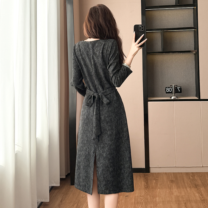 Plus Size Women's A-Line Midi Dress with Slit Hem Long Sleeve V-Neck Spring